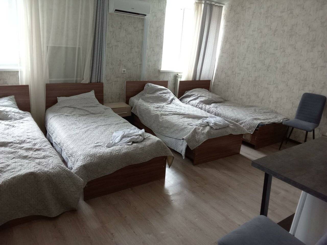 Номер стандарт семейный с 4 односпальными кроватями